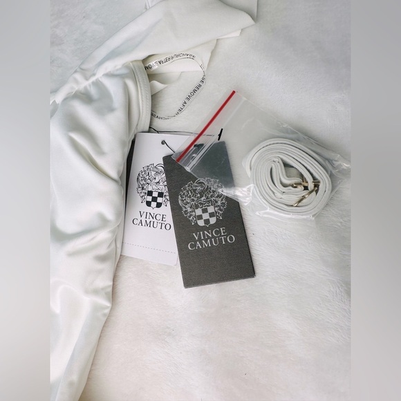 Vince Camuto Ruffle Off The Shoulder One Piece Swimsuit Size 6 - Picture 4 of 11